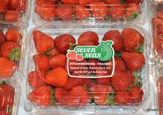 Tom Lange / Seven Seas recently launched new labeling for its strawberries. Transparent sticker for conventional strawberries.